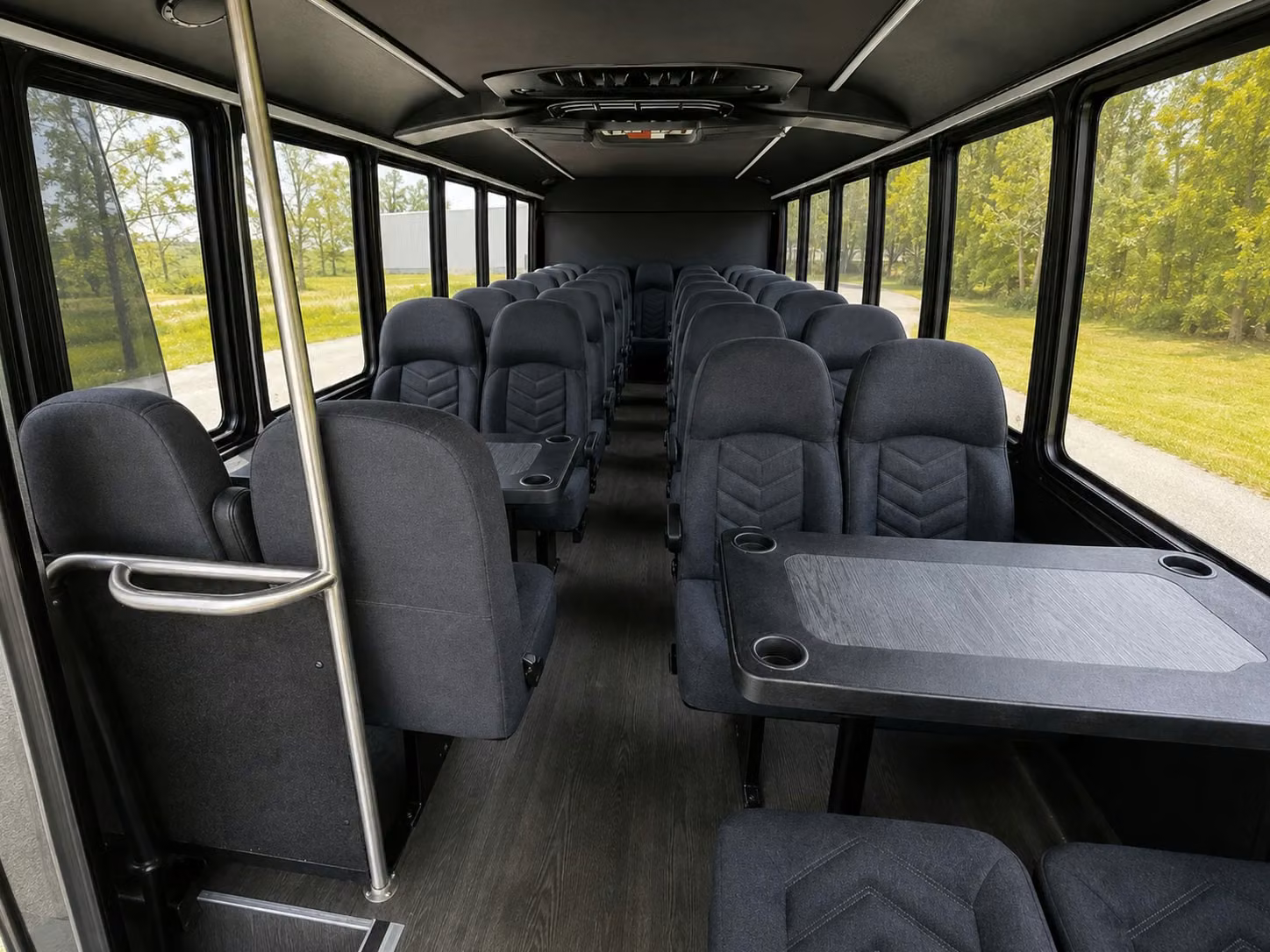 minibus rentals for pontiac area school trips to the detroit zoo