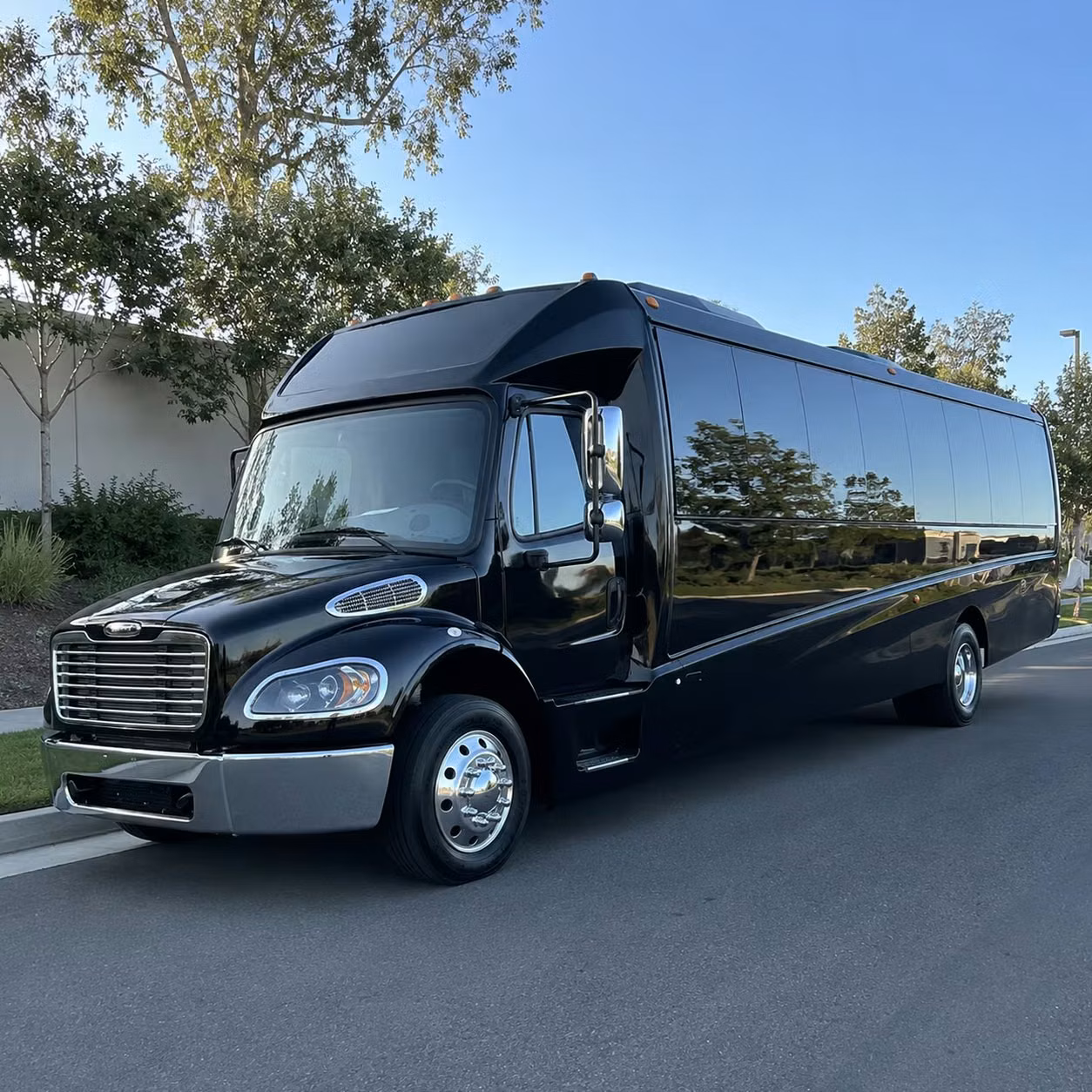 pontiac 28 passenger minibus rental