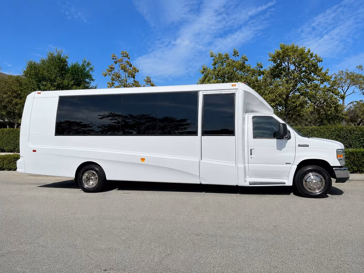 pontiaccharterbuscompany com will help you find minibuses and charter buses for large pontiac prom groups